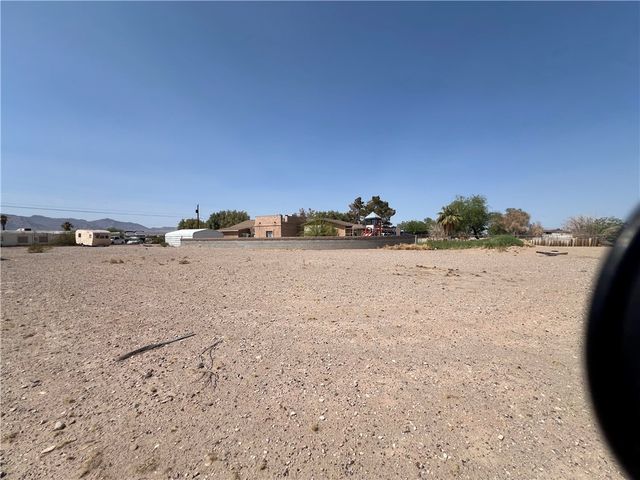 1290 E Gardena Road, Fort Mohave, AZ 86426
