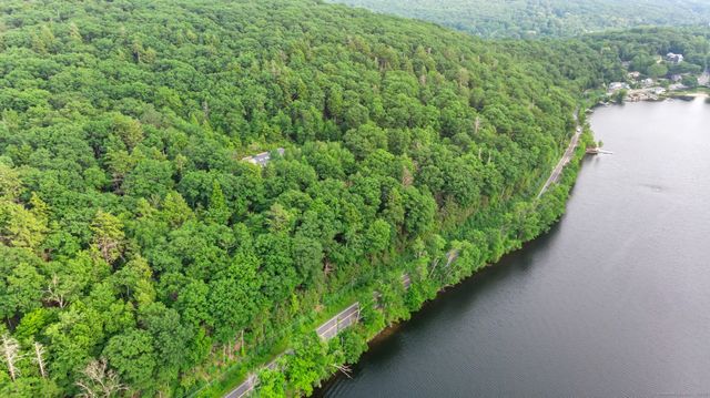 31 June Road, Washington, CT 06777