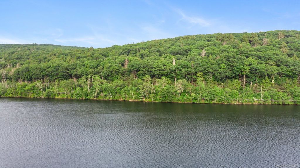 31 June Road, Washington, CT 06777