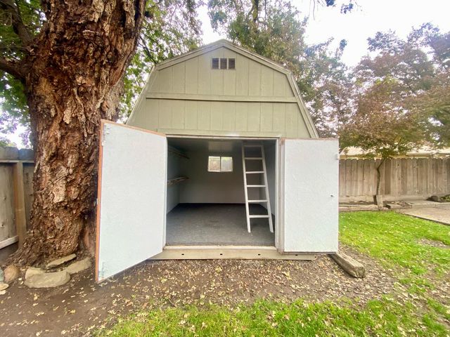 2301 McRitchie Way, Modesto, CA 95355