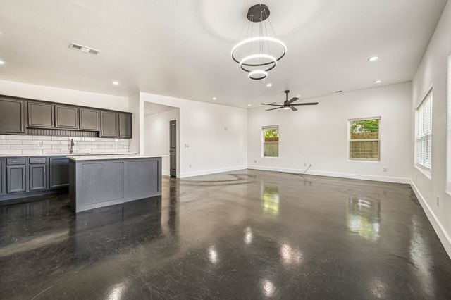 613 W Florence Street, Denison, TX 75020