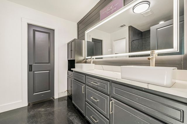 613 W Florence Street, Denison, TX 75020