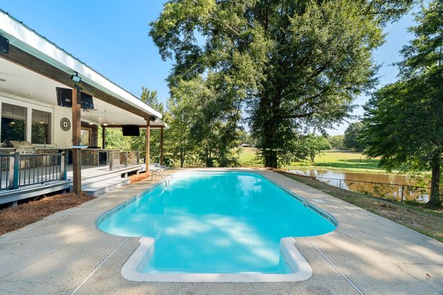 2 Hatten Rd., Hattiesburg, MS 39402
