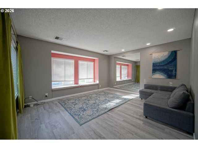3709 KEVINGTON Ave, Eugene, OR 97405