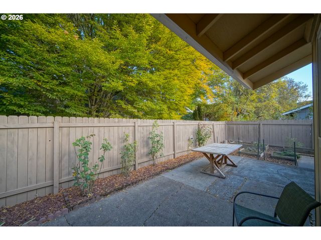 3709 KEVINGTON Ave, Eugene, OR 97405