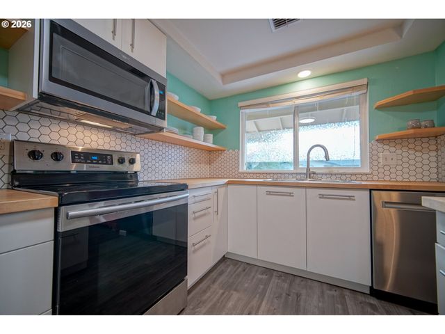 3709 KEVINGTON Ave, Eugene, OR 97405