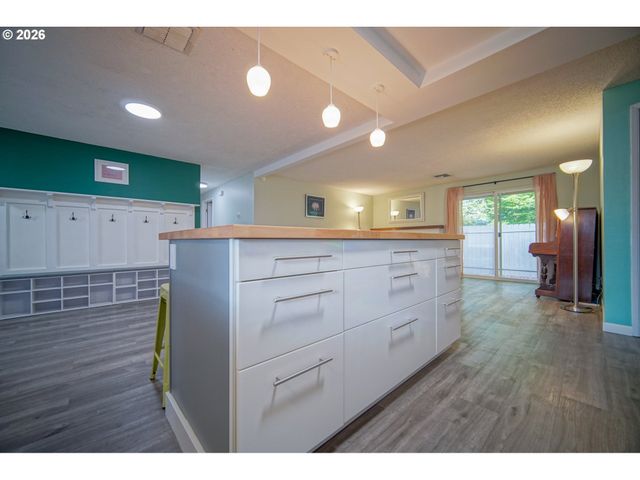 3709 KEVINGTON Ave, Eugene, OR 97405