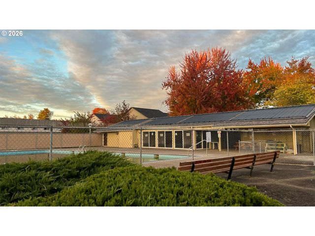3709 KEVINGTON Ave, Eugene, OR 97405
