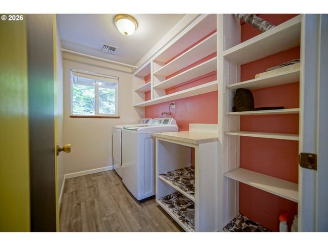 3709 KEVINGTON Ave, Eugene, OR 97405