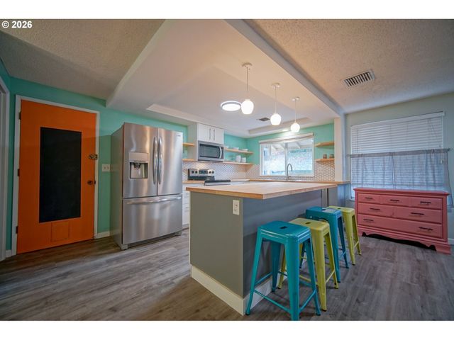 3709 KEVINGTON Ave, Eugene, OR 97405