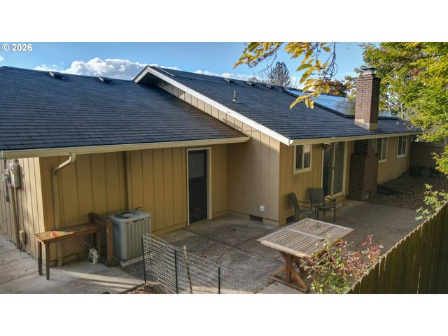 3709 KEVINGTON Ave, Eugene, OR 97405