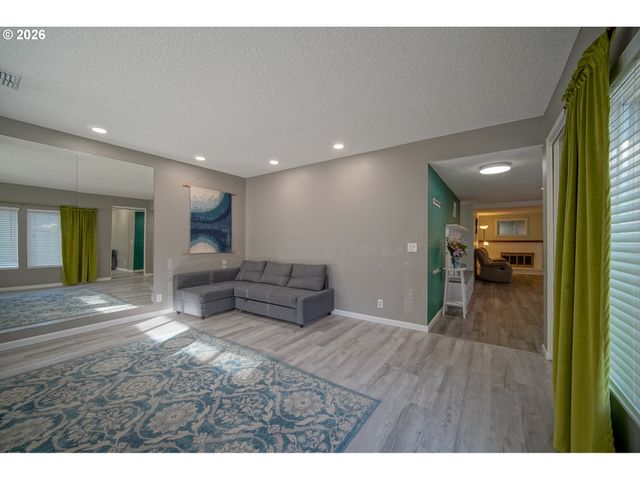 3709 KEVINGTON Ave, Eugene, OR 97405
