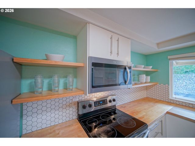 3709 KEVINGTON Ave, Eugene, OR 97405