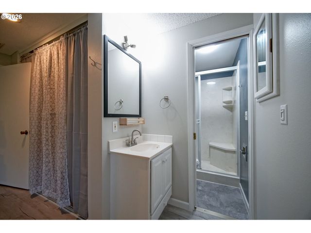 3709 KEVINGTON Ave, Eugene, OR 97405
