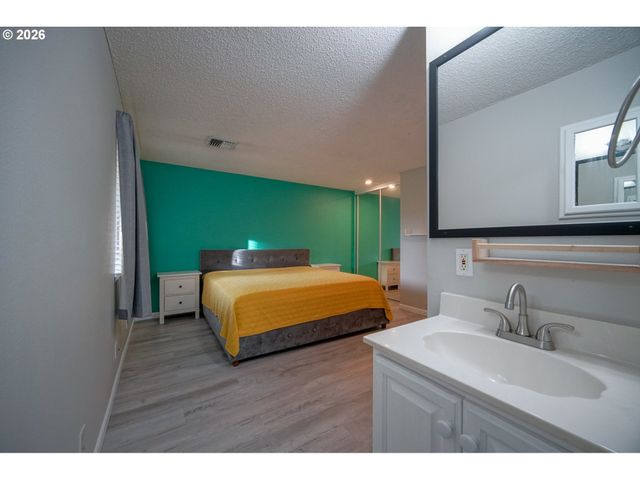 3709 KEVINGTON Ave, Eugene, OR 97405