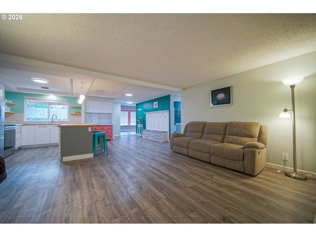3709 KEVINGTON Ave, Eugene, OR 97405