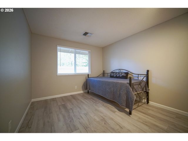3709 KEVINGTON Ave, Eugene, OR 97405