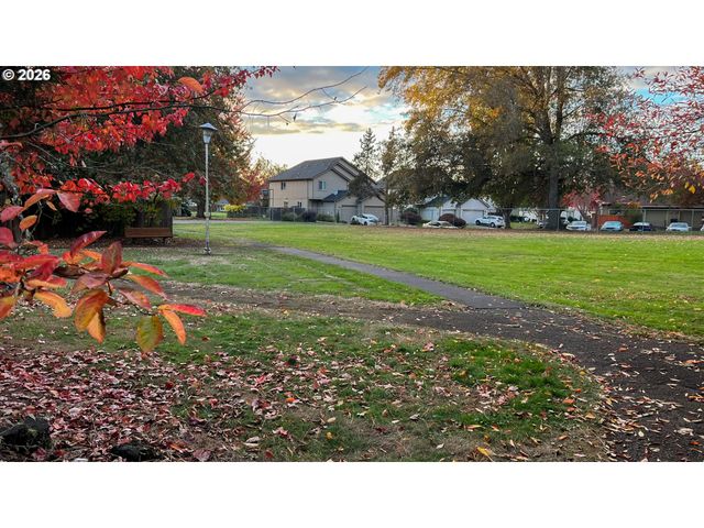 3709 KEVINGTON Ave, Eugene, OR 97405