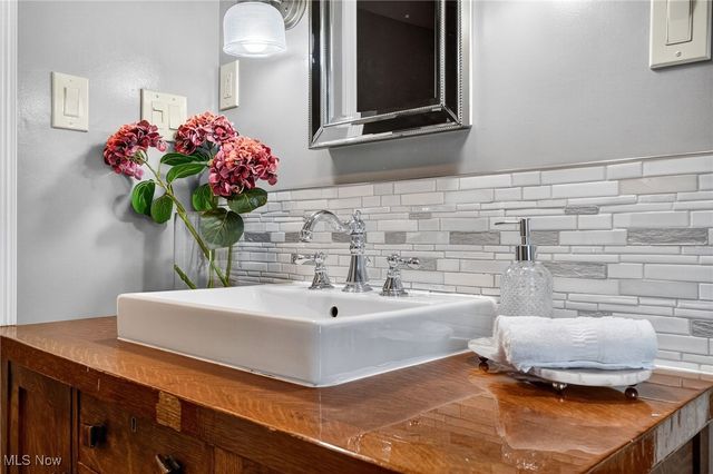 3378 Clayton Boulevard, Shaker Heights, OH 44120