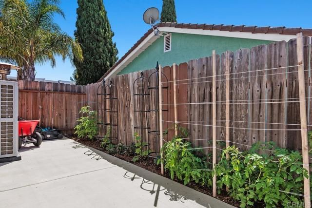 1744 Calle Jules, Vista, CA 92084