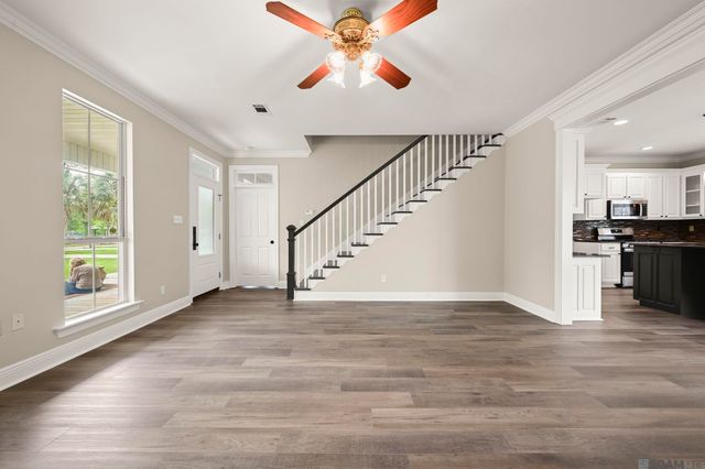 32787 Duff Rd, Walker, LA 70785