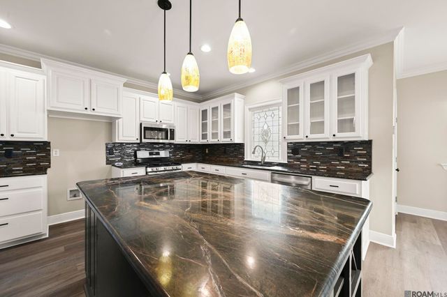 32787 Duff Rd, Walker, LA 70785