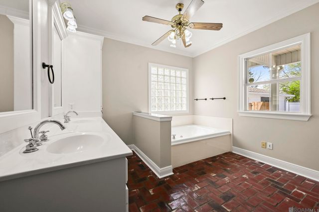 32787 Duff Rd, Walker, LA 70785