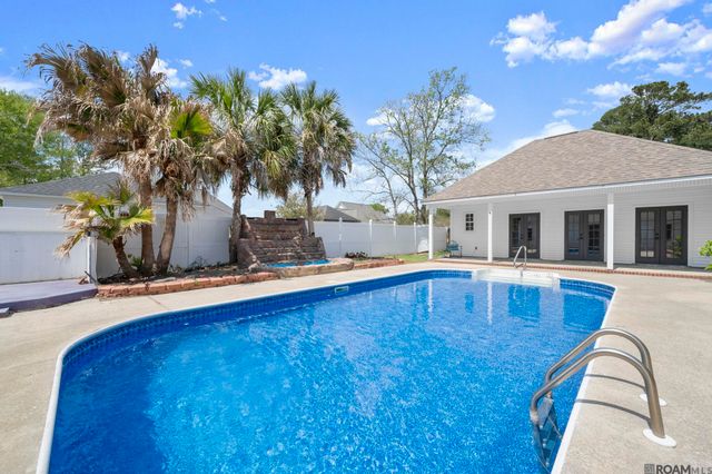 32787 Duff Rd, Walker, LA 70785