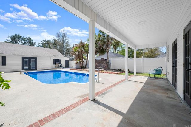 32787 Duff Rd, Walker, LA 70785