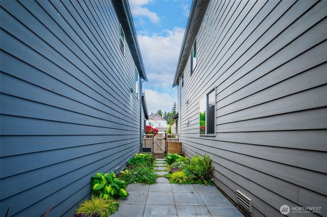 4417 5th Avenue NW, Olympia, WA 98502