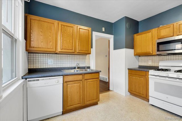 1413 Wayburn, Grosse Pointe, MI 48230