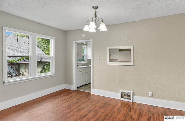 6329 N 33 Avenue, Omaha, NE 68111