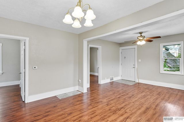 6329 N 33 Avenue, Omaha, NE 68111