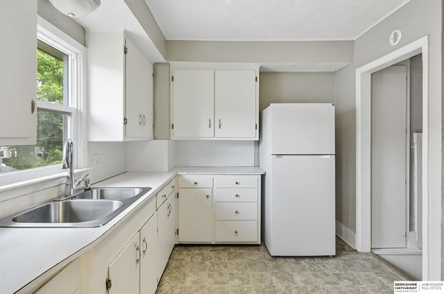 6329 N 33 Avenue, Omaha, NE 68111