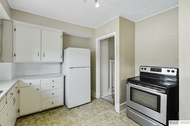 6329 N 33 Avenue, Omaha, NE 68111