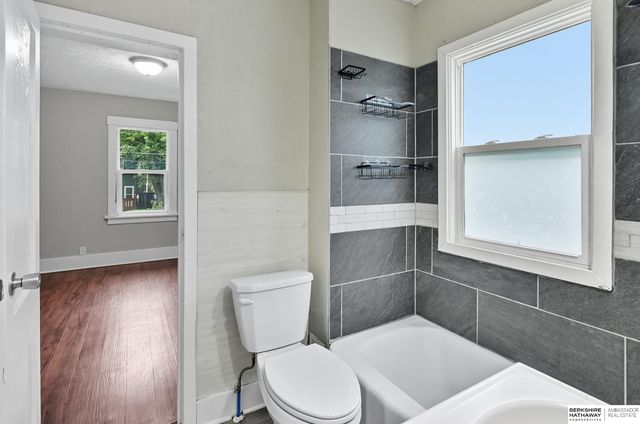 6329 N 33 Avenue, Omaha, NE 68111