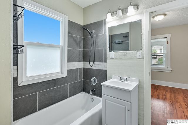 6329 N 33 Avenue, Omaha, NE 68111