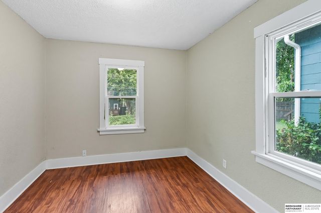 6329 N 33 Avenue, Omaha, NE 68111