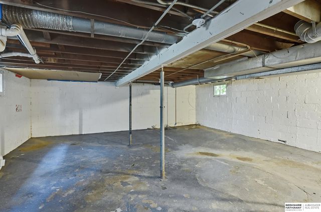 6329 N 33 Avenue, Omaha, NE 68111