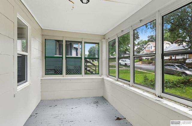 6329 N 33 Avenue, Omaha, NE 68111