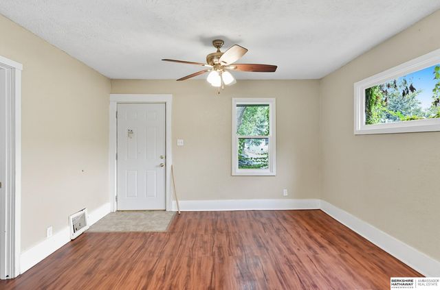 6329 N 33 Avenue, Omaha, NE 68111