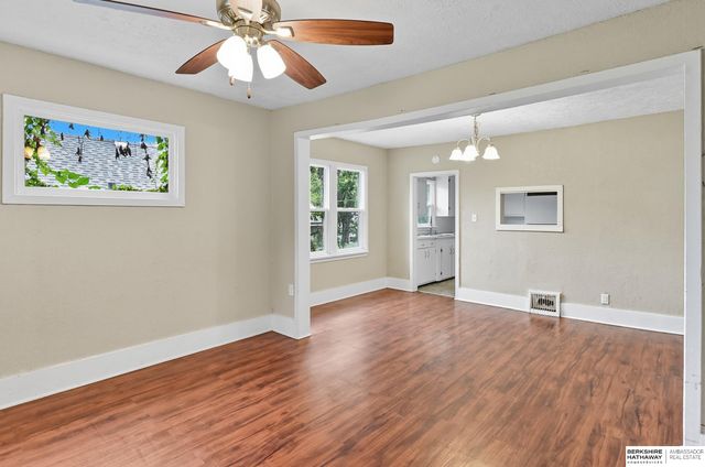 6329 N 33 Avenue, Omaha, NE 68111