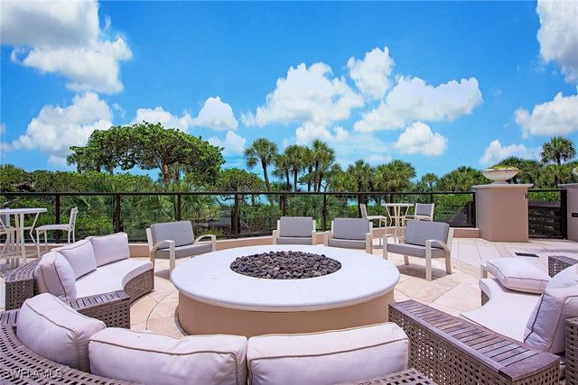 8665 Bay Colony DR 201, Naples, FL 34108