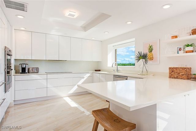 8665 Bay Colony DR 201, Naples, FL 34108