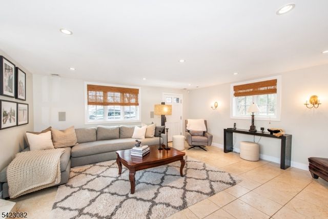 917 Westminster Ave, Hillside Twp., NJ 07205