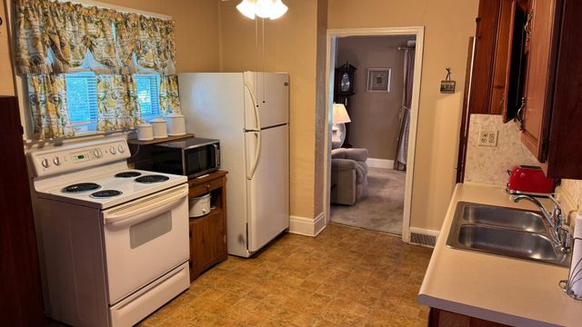 1805 Fulham Street, Lauderdale, MN 55113