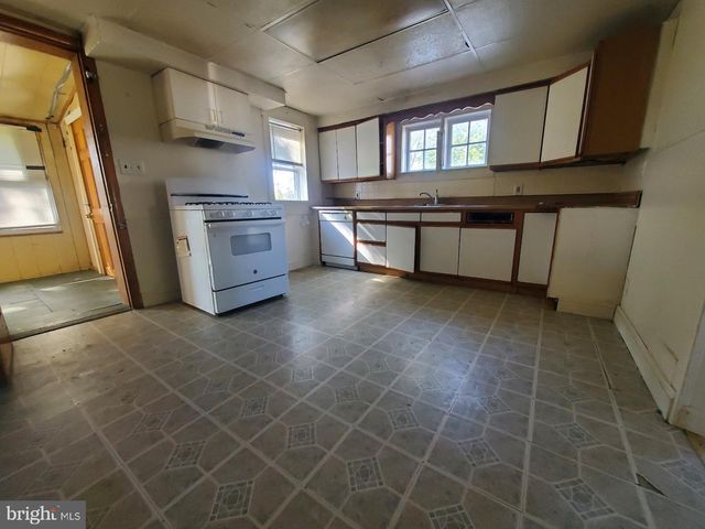 10 THORNTOWN LN, Bordentown, NJ 08505