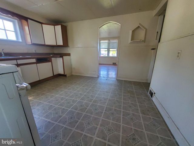 10 THORNTOWN LN, Bordentown, NJ 08505