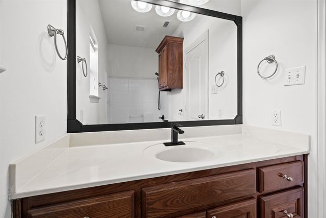 120 Ashbriar Ln, Longview, TX 75605