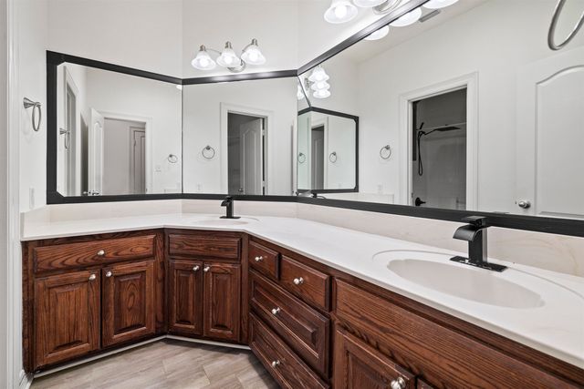 120 Ashbriar Ln, Longview, TX 75605